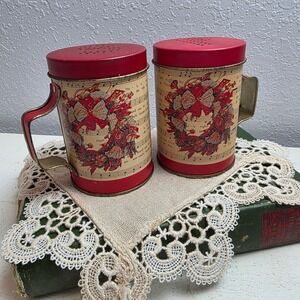 Vintage Christmas Music Tin Salt Pepper Shakers Red Wreath Design Set Red Metal‎